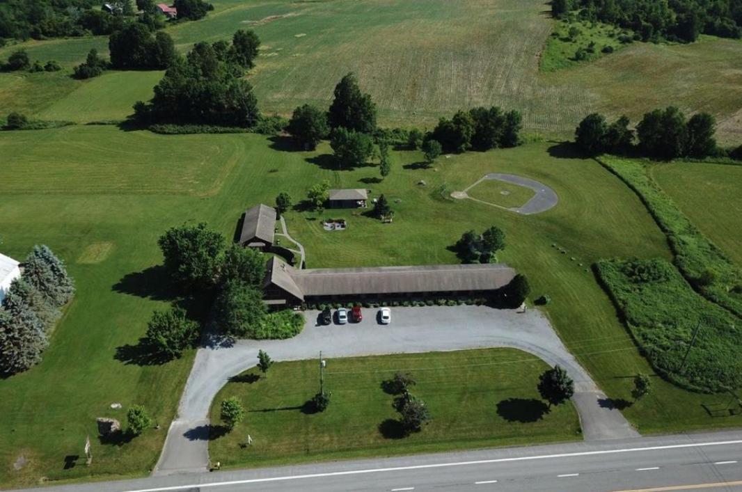 The Meadowlark Inn East Springfield Eksteriør billede
